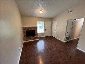 9315 Prairie Oak Dr in Dallas, TX - Foto de edificio - Building Photo