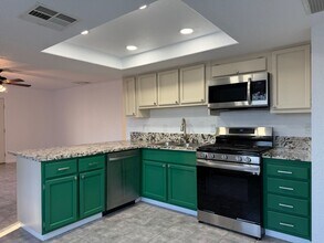 204 W Robertson Rd in Ridgecrest, CA - Building Photo - Building Photo