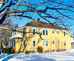 52 Old Fort Rd, Unit 2S in Newport, RI - Building Photo