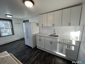 288 Litchfield St in Torrington, CT - Building Photo