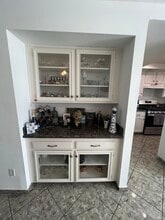 9601 Sylmar Ave, Unit 4 in Panorama City, CA - Foto de edificio - Building Photo