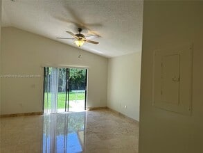 1300 Wiley St in Hollywood, FL - Building Photo - Building Photo
