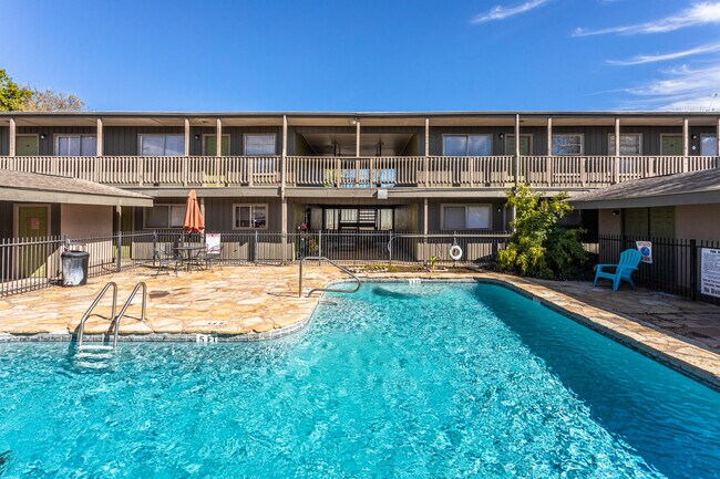 Coral Gables Apartments in San Antonio, TX - Building Photo - Building Photo