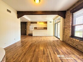 3013 N Broadway in Chicago, IL - Building Photo