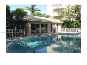 3501 Jackson St, Unit 302 in Hollywood, FL - Building Photo - Building Photo