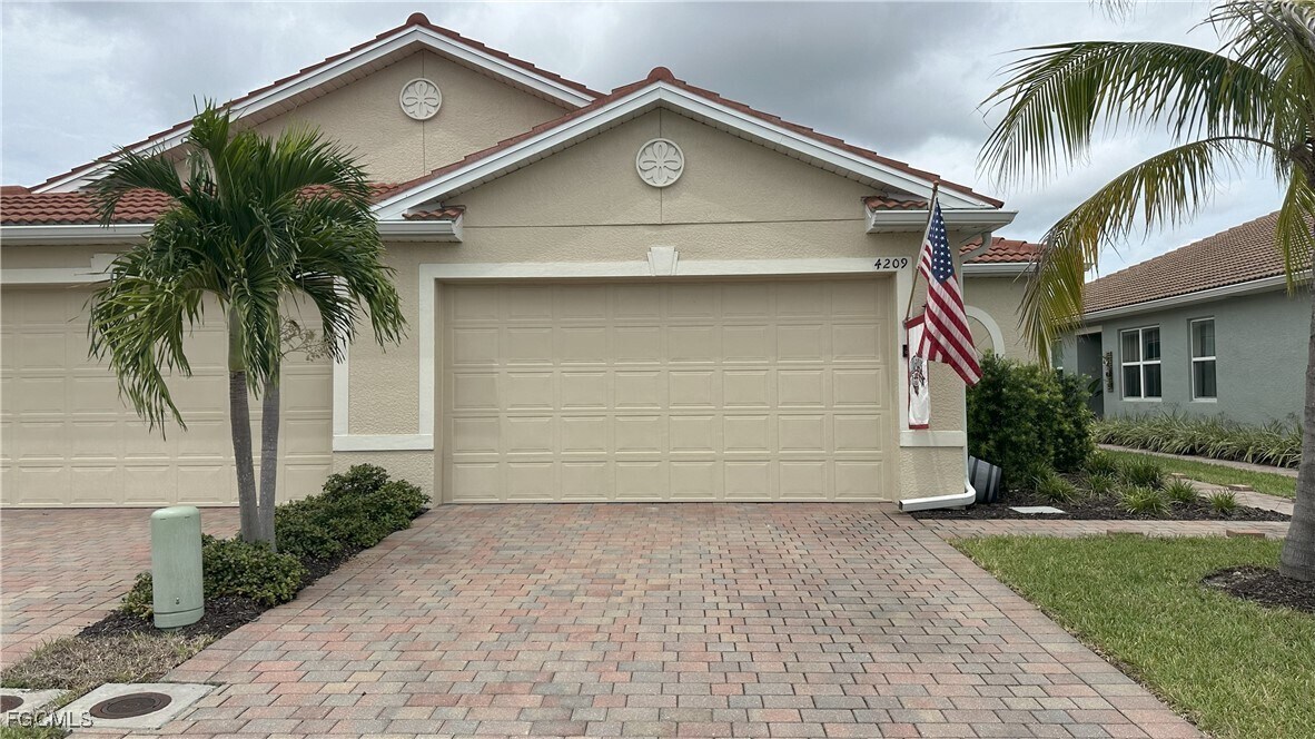 4209 Bloomfield St in Ft. Myers, FL - Foto de edificio