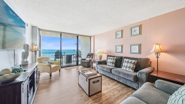 7205 Thomas Dr in Panama City Beach, FL - Building Photo - Building Photo