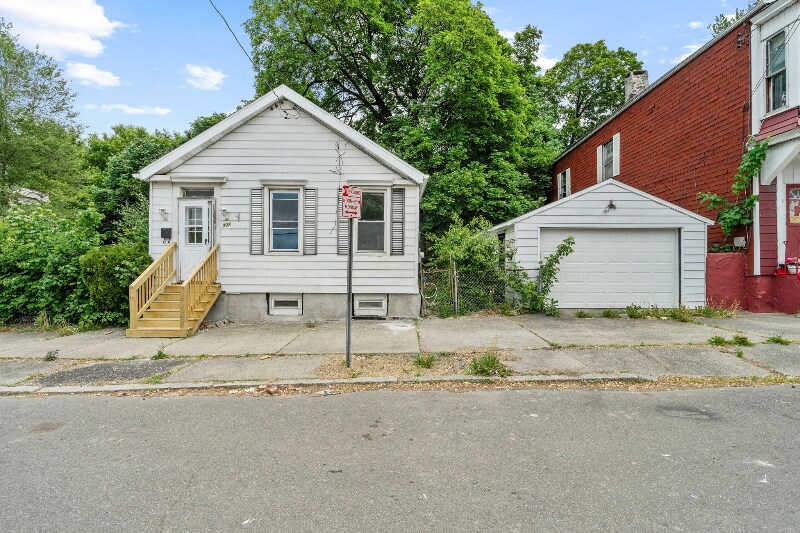372 9th St in Troy, NY - Building Photo