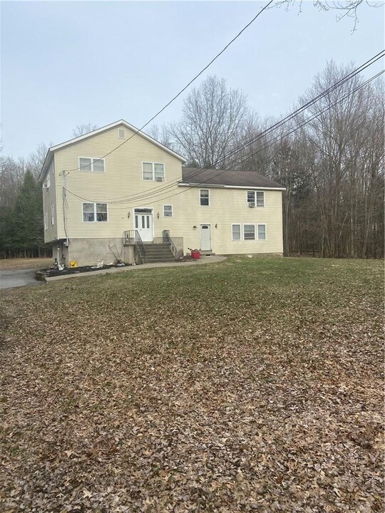 324 Lime Kiln Rd in New Hampton, NY - Building Photo