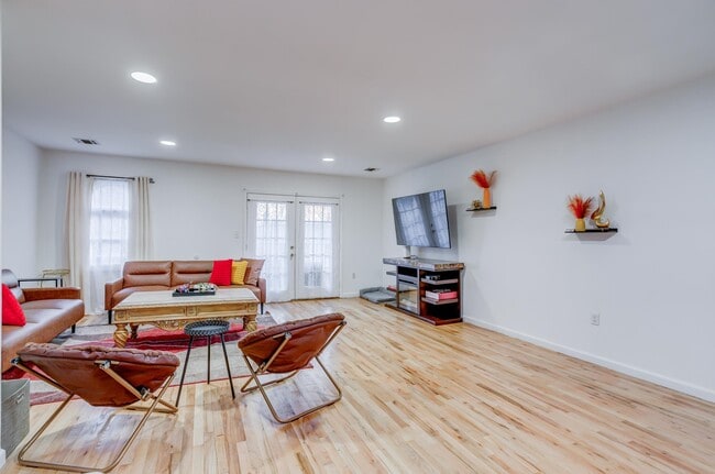 34 Pamrapo Ave in Jersey City, NJ - Building Photo - Building Photo