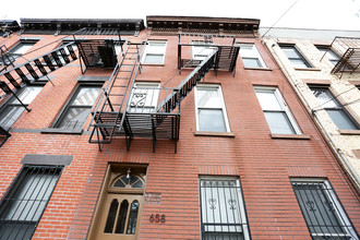 658 Henry St in Brooklyn, NY - Building Photo - Building Photo