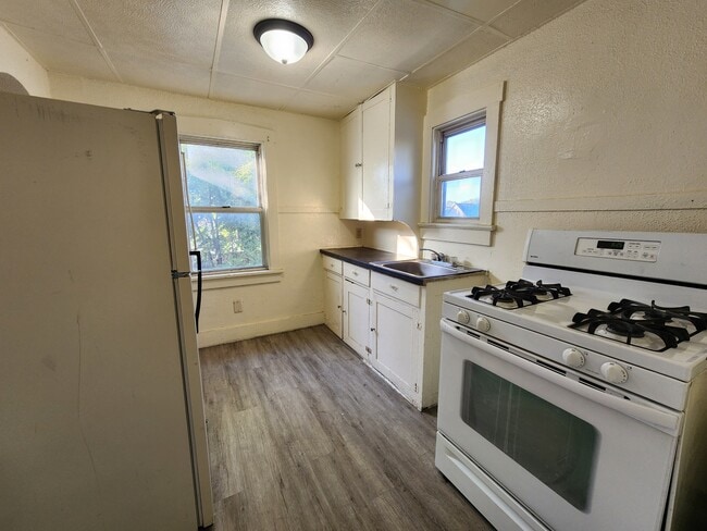 216 Courtland St in Waterloo, IA - Building Photo - Building Photo