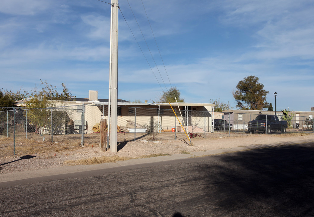 Cottonwood Manor Mobile Park - 65 Space in Tucson, AZ - Building Photo