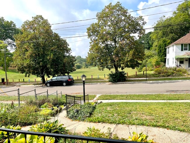 706 Grand Ave NE in Grand Rapids, MI - Foto de edificio - Building Photo