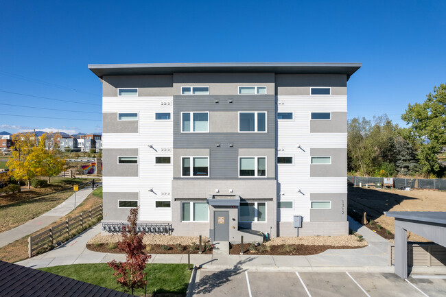 1312 Snowberry Ln in Louisville, CO - Foto de edificio - Building Photo