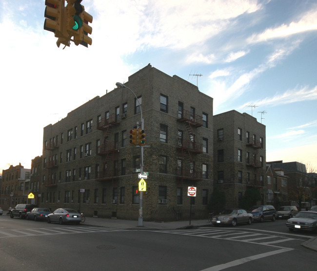 1574 56th St in Brooklyn, NY - Foto de edificio - Building Photo