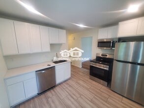 W169N9081 Goode Ave in Menomonee Falls, WI - Building Photo - Building Photo