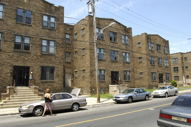 Walnut Hill West in Philadelphia, PA - Building Photo - Building Photo