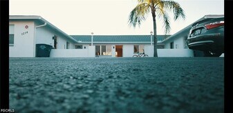 1214 SE 8th Ave in Cape Coral, FL - Building Photo