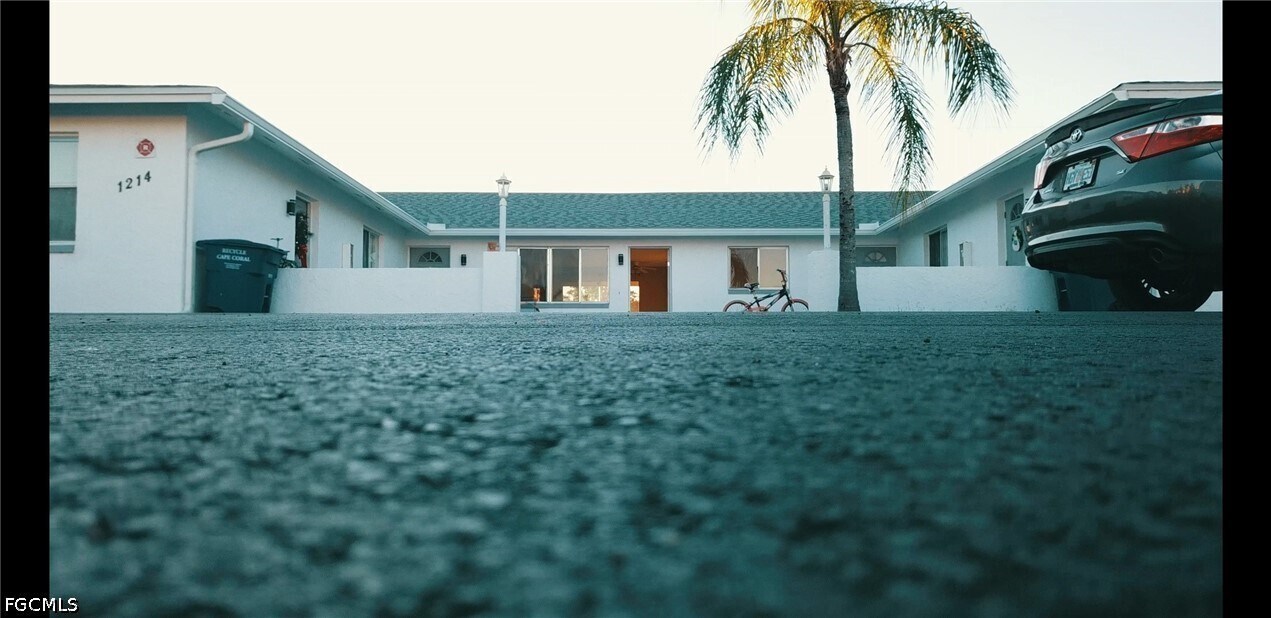 1214 SE 8th Ave in Cape Coral, FL - Building Photo