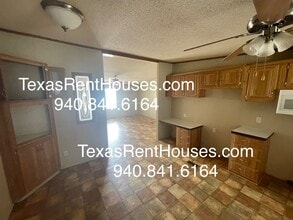 12872 McFall Rd in Iowa Park, TX - Building Photo - Building Photo