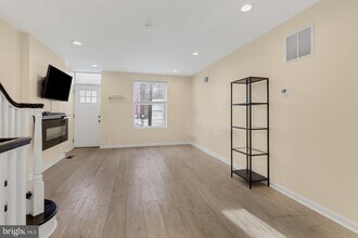 2124 Sigel St in Philadelphia, PA - Building Photo - Building Photo