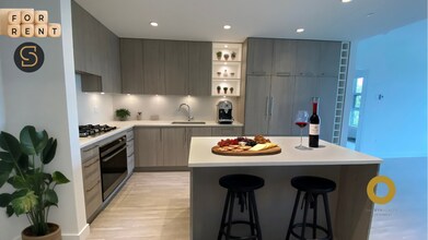 747 3rd St E in North Vancouver, BC - Building Photo - Building Photo