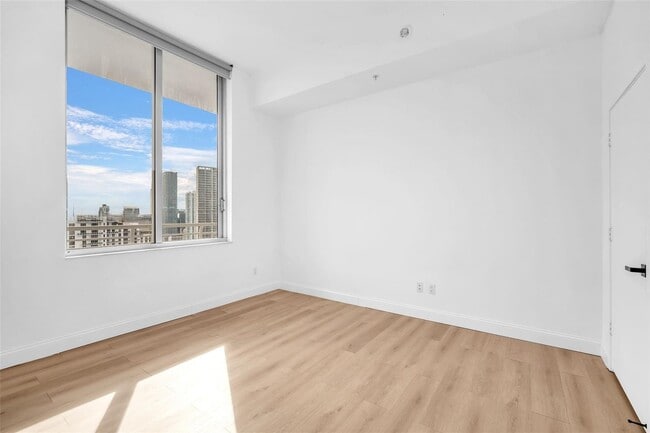 325 S Biscayne Blvd, Unit LPH17 in Miami, FL - Foto de edificio - Building Photo