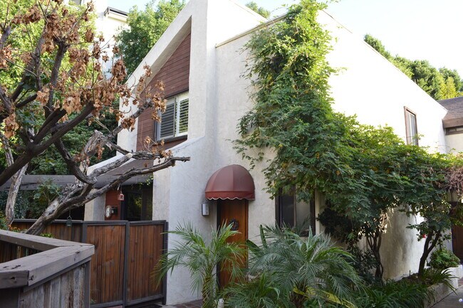 1244 Valley View Rd, Unit 115 in Glendale, CA - Building Photo - Building Photo