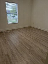 3146 NW 32nd St in Miami, FL - Building Photo - Building Photo