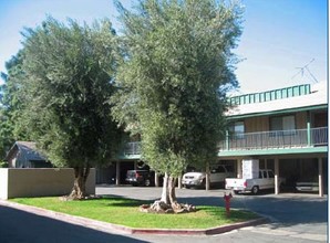 Woodscape Apartments in Santa Ana, CA - Foto de edificio - Building Photo