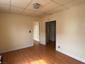16 Cutler St in Clifton, NJ - Building Photo - Building Photo