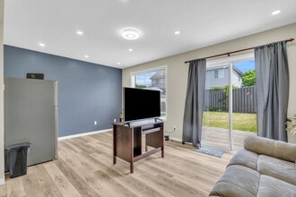 73 Swift Cres in Guelph, ON - Building Photo - Building Photo