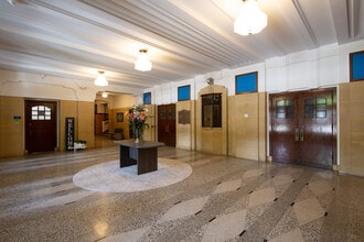 Washington Senior Apartments in Clinton, IA - Foto de edificio - Building Photo