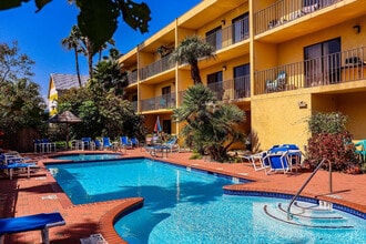 125 E Venus Ln in South Padre Island, TX - Building Photo - Building Photo