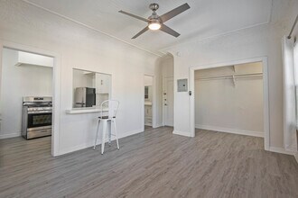 121 N Kenmore Ave in Los Angeles, CA - Building Photo - Building Photo
