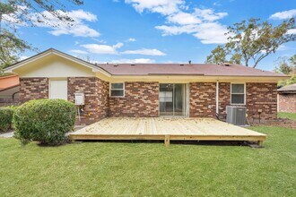 5 Holiday Ct in Savannah, GA - Building Photo - Building Photo