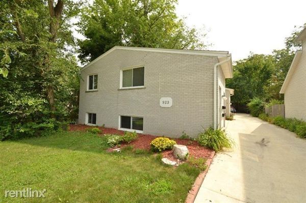923 S 7th St in Ann Arbor, MI - Foto de edificio