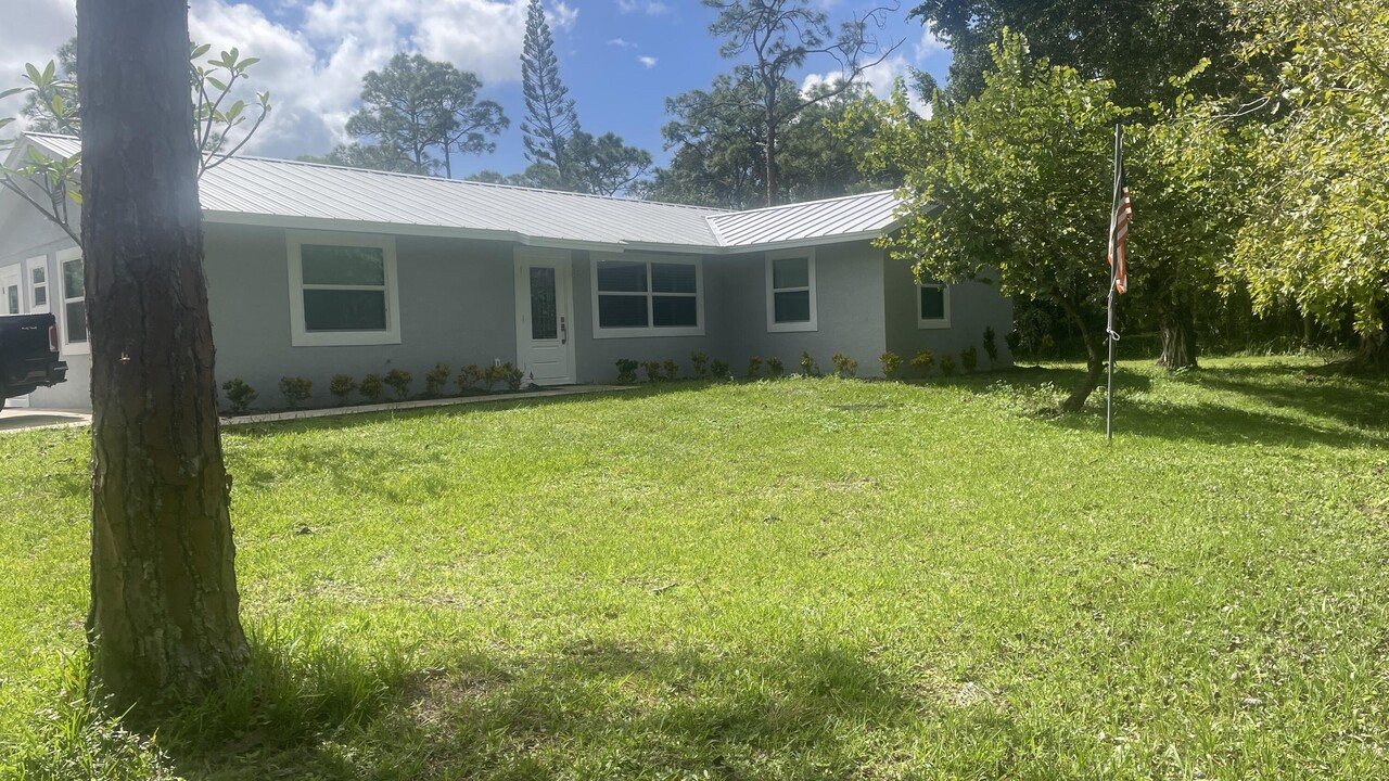 12398 66th St N in West Palm Beach, FL - Building Photo