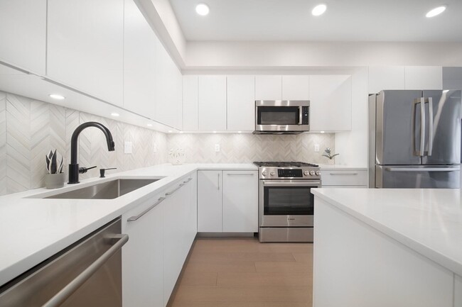 8 Winthrop St, Unit 101 in Boston, MA - Foto de edificio - Building Photo