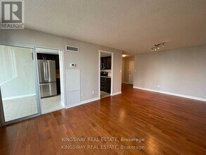 350-350 Webb Dr in Mississauga, ON - Building Photo - Building Photo