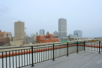 Atelier Apartments in Milwaukee, WI - Foto de edificio - Building Photo