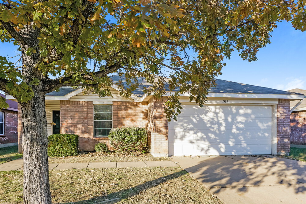 1337 Castle Ridge Rd in Fort Worth, TX - Building Photo