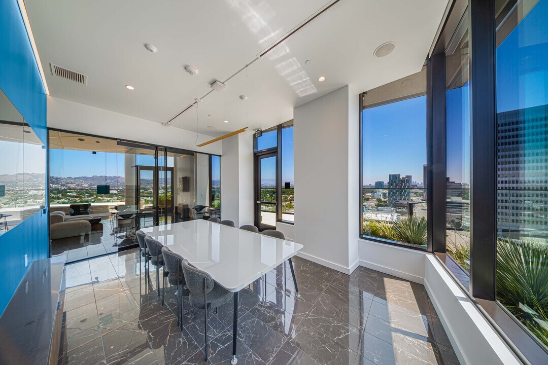 6401 Wilshire Blvd in Los Angeles, CA - Building Photo