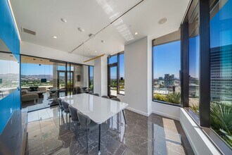 6401 Wilshire Blvd in Los Angeles, CA - Building Photo - Building Photo