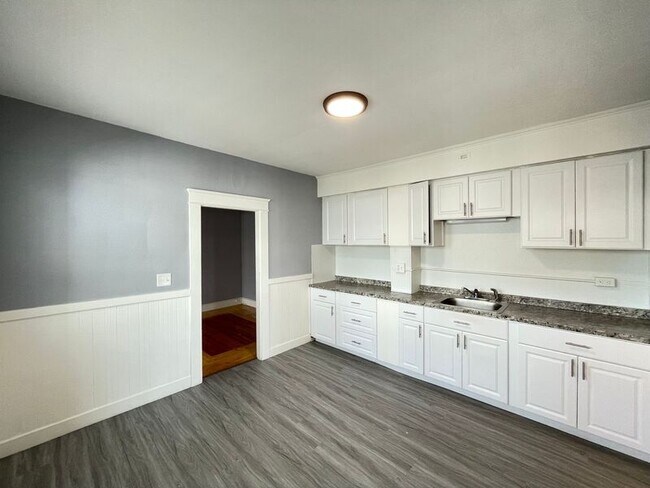 559 Silver St in Manchester, NH - Foto de edificio - Building Photo
