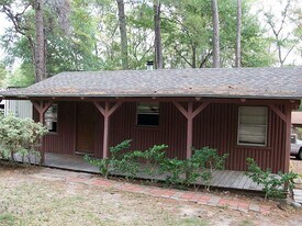 3533 Montgomery Rd in Huntsville, TX - Building Photo