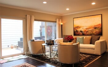 1926 Augusta Dr in Houston, TX - Building Photo - Building Photo