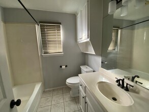 6819 5th St in Lubbock, TX - Building Photo - Building Photo