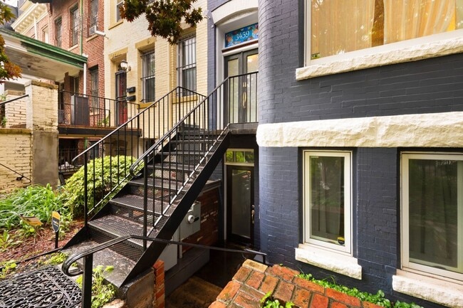 3459 Holmead Pl NW in Washington, DC - Building Photo - Building Photo